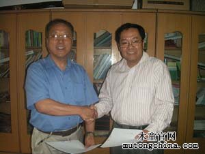 全國室內(nèi)環(huán)境凈化治理指導中心 副主任陳曉鵬（右）